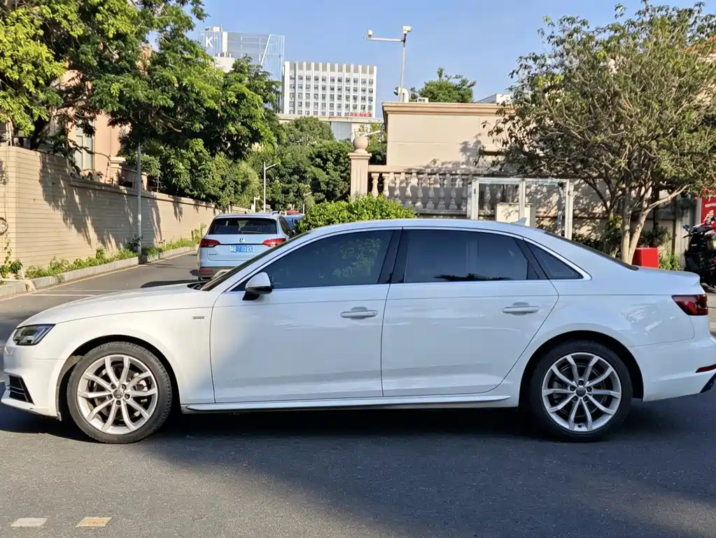 Audi A4L 2018 30th Anniversary Edition 40 TFSI Fashion Model