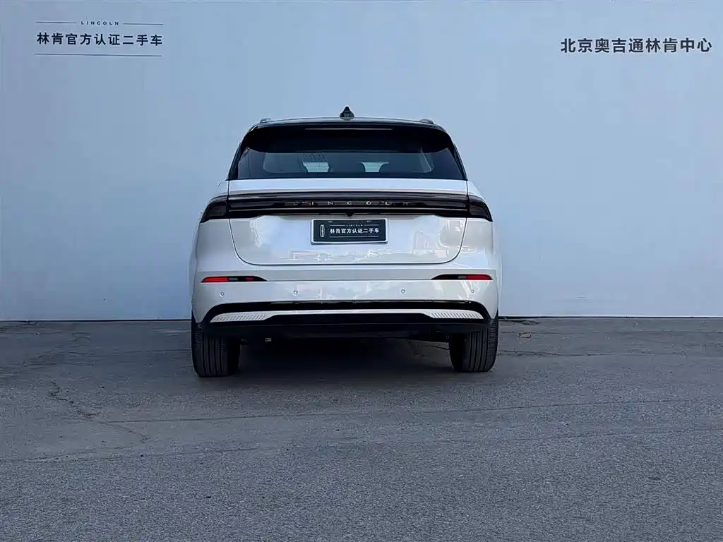 Navigator 2025 2.0T All-Wheel Drive Premium Hybrid Edition