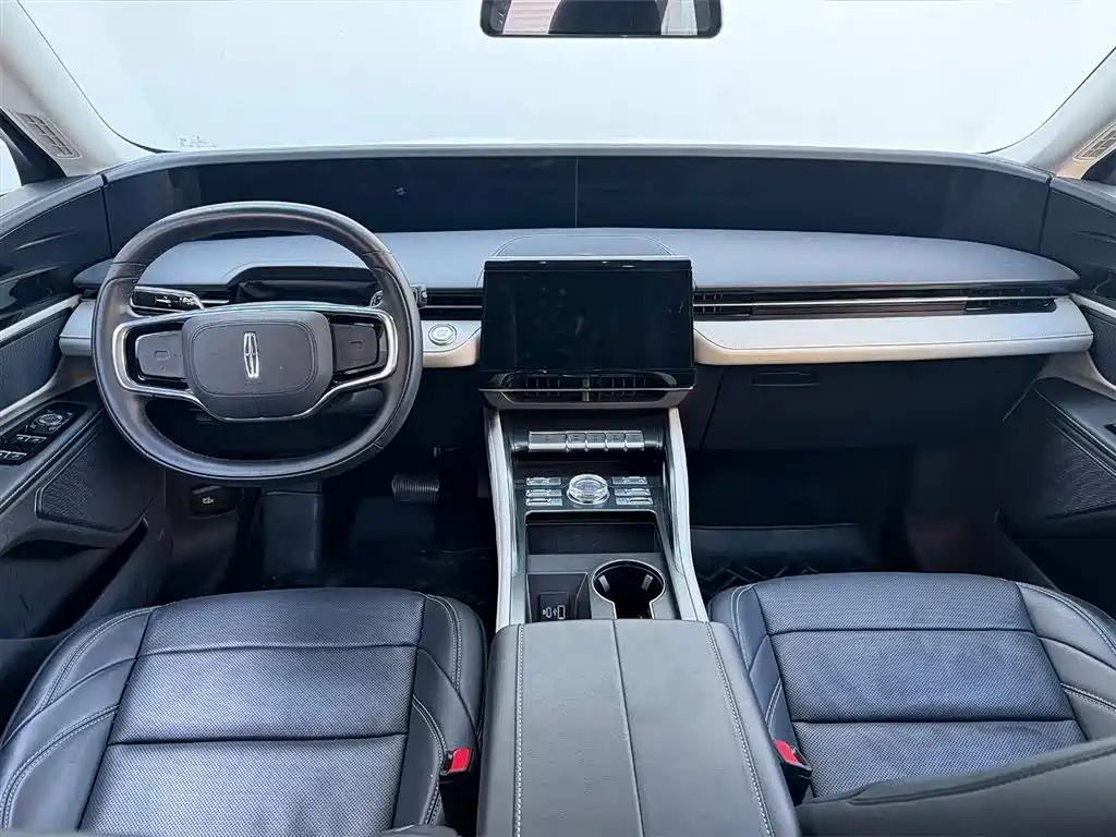 Navigator 2025 2.0T All-Wheel Drive Premium Hybrid Edition