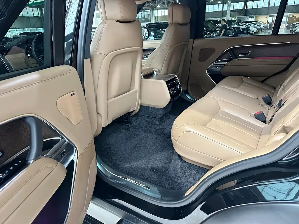 Range Rover 2025 Edition 3.0 L6 400PS Grand Extended Version