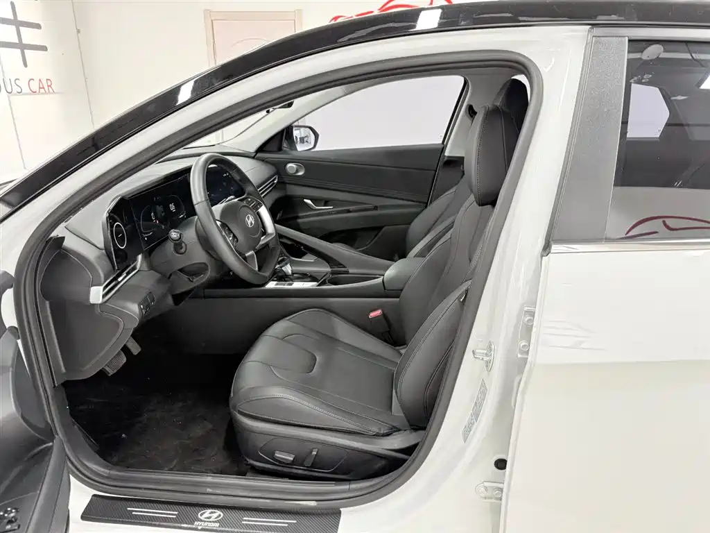 Elantra 2023 1.5L CVT LUX Prestige Edition