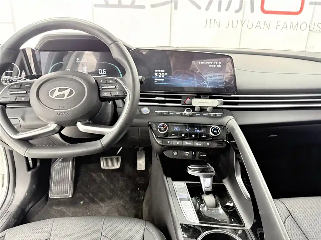 Elantra 2023 1.5L CVT LUX Prestige Edition