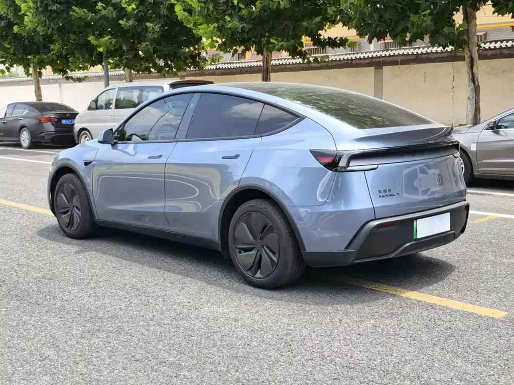 Model Y 2025 Rear-Wheel Drive Edition