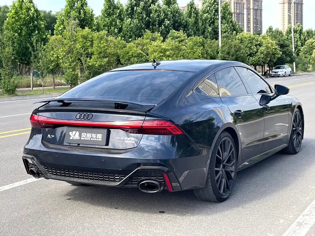 Audi A7 2023 55 TFSI quattro Premium trim