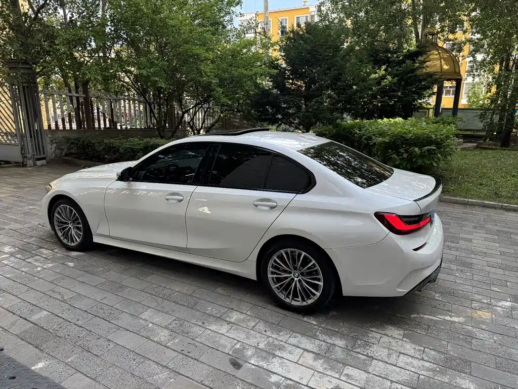 BMW 3 Series 2022 320i Sport Line