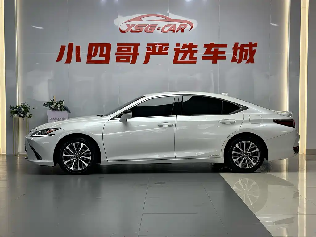 Lexus ES 2021 300h Excellence Edition