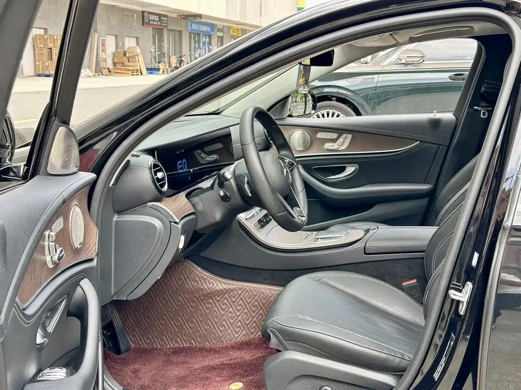 Mercedes-Benz E 350 e L Plug-in Hybrid Sedan 2021