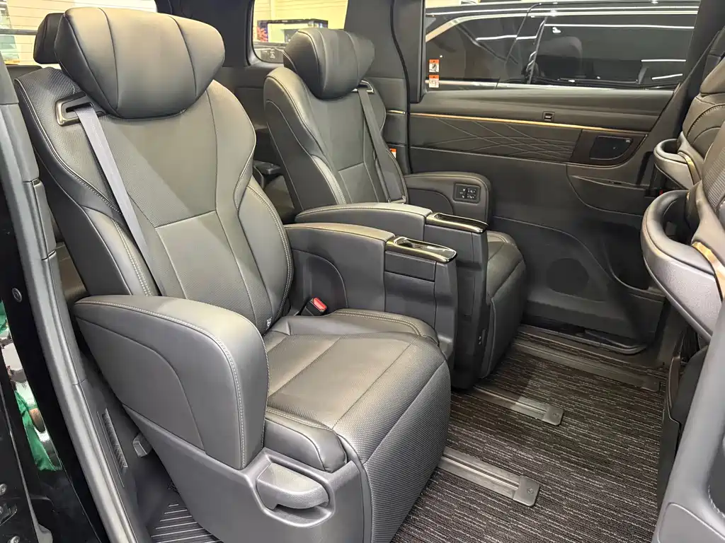 Alphard 2025款 Hybrid 2.5L Premium Gold Edition