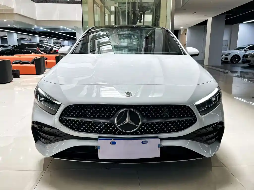 Mercedes-Benz A 200 L 2025 Fashion Edition