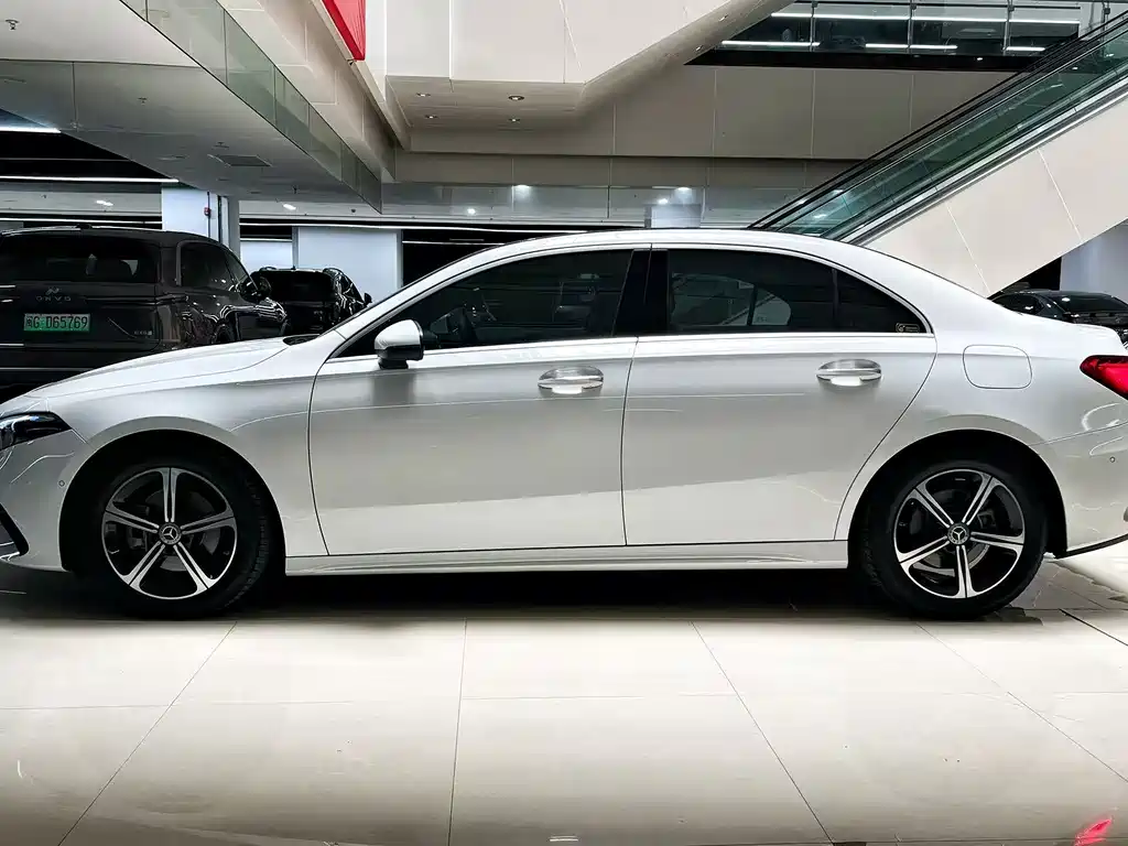 Mercedes-Benz A 200 L 2025 Fashion Edition