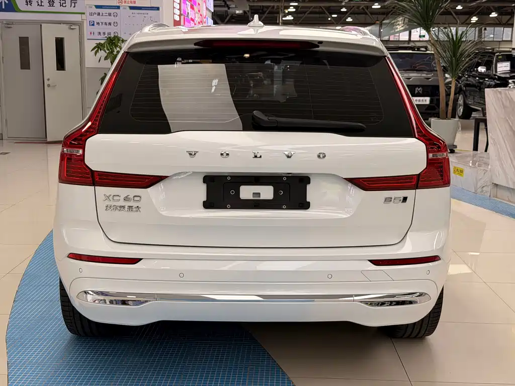 Volvo XC60 2022 B5 AWD Intelligent Comfort Luxury Edition