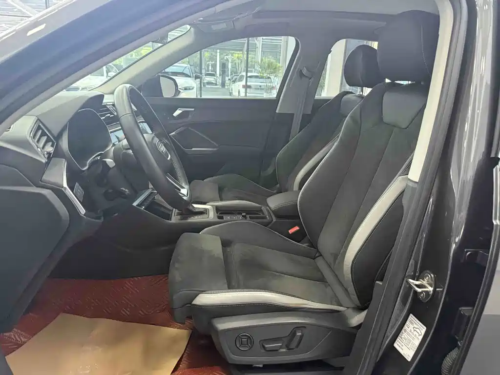 Audi Q3 2022 35 TFSI Sportline