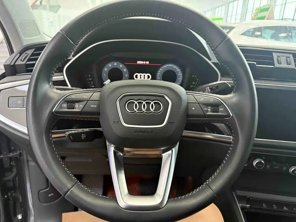 Audi Q3 2022 35 TFSI Sportline
