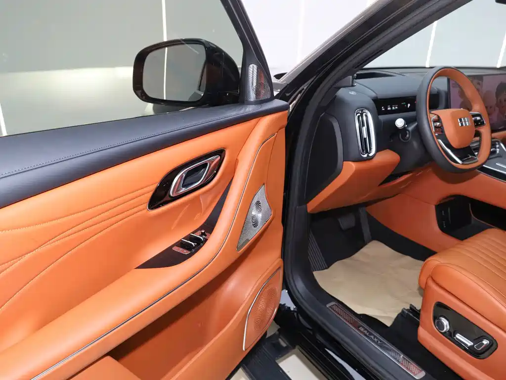 Galaxy M9 2025 Edition 210km All-Wheel Drive Leading Edition