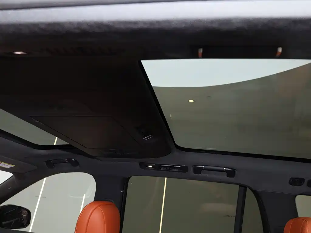 Galaxy M9 2025 Edition 210km All-Wheel Drive Leading Edition