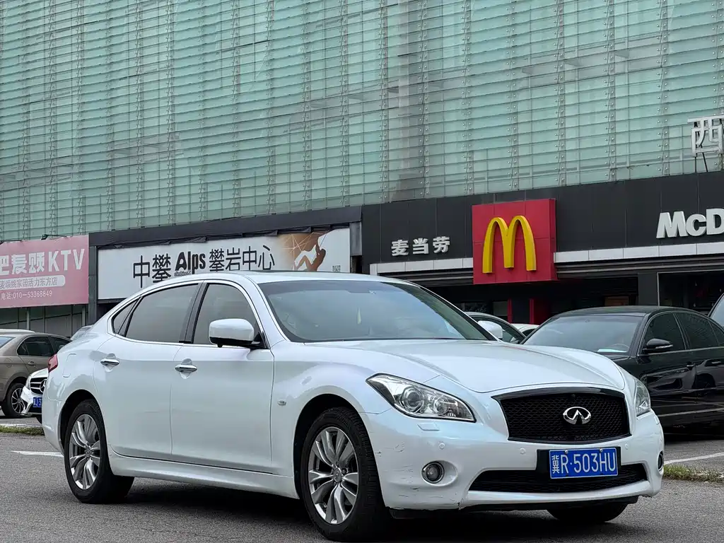 Infiniti Q70 2015款 Q70L 2.5L Enjoyment Edition