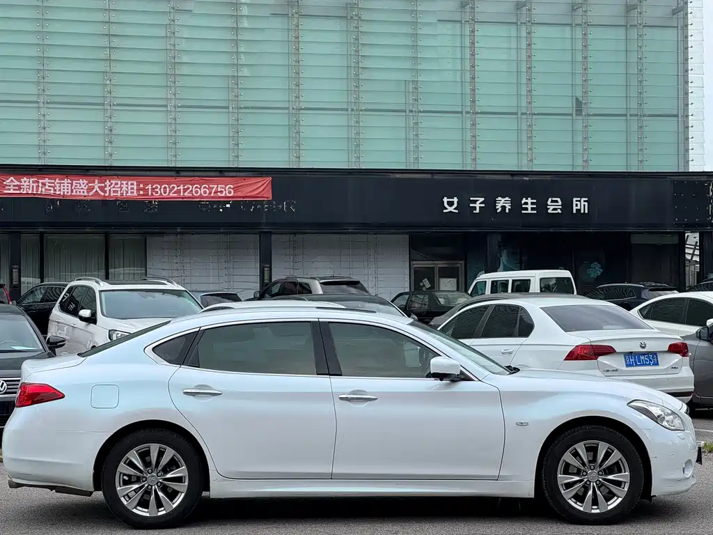 Infiniti Q70 2015款 Q70L 2.5L Enjoyment Edition