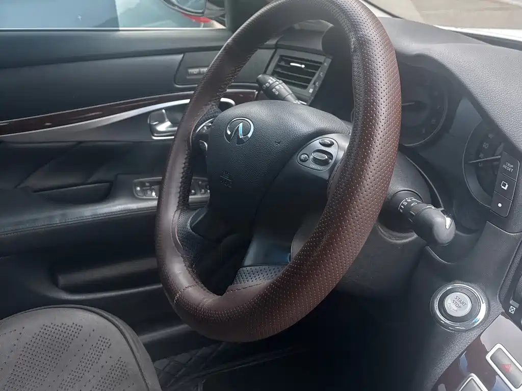 Infiniti Q70 2015款 Q70L 2.5L Enjoyment Edition