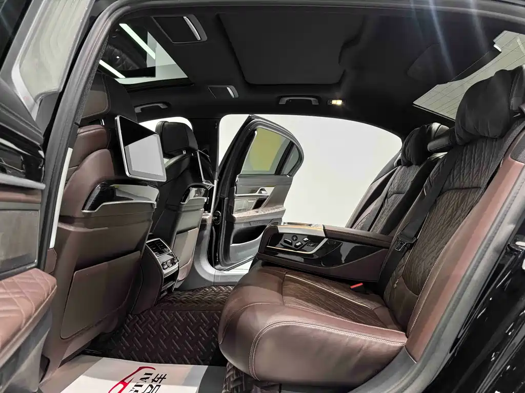 BMW 7 Series 2019 740Li Leading Edition M Sport Package