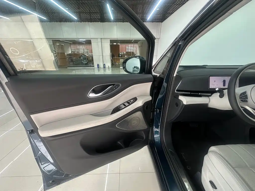 Dreamer 2025 PHEV Four-Wheel Drive Flagship Kunpeng Edition