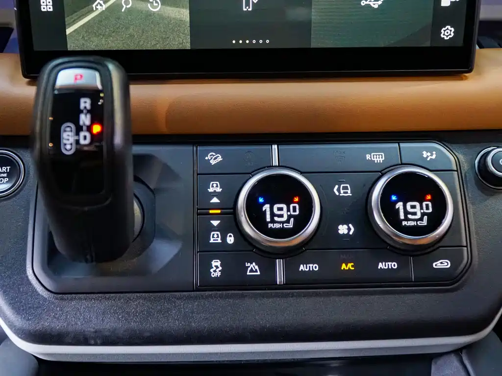 Land Rover Defender 2023 Model 110 3.0T P400 X-DYNAMIC HSE