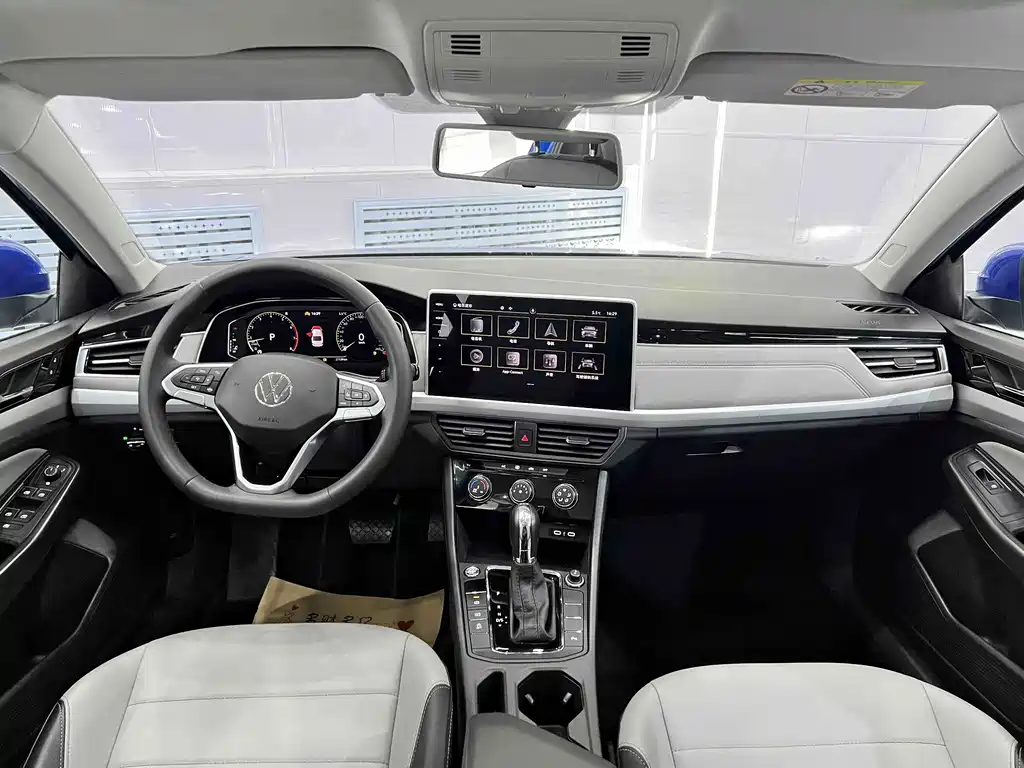 Bora 2023 200TSI DSG Smart Travel PRO Edition