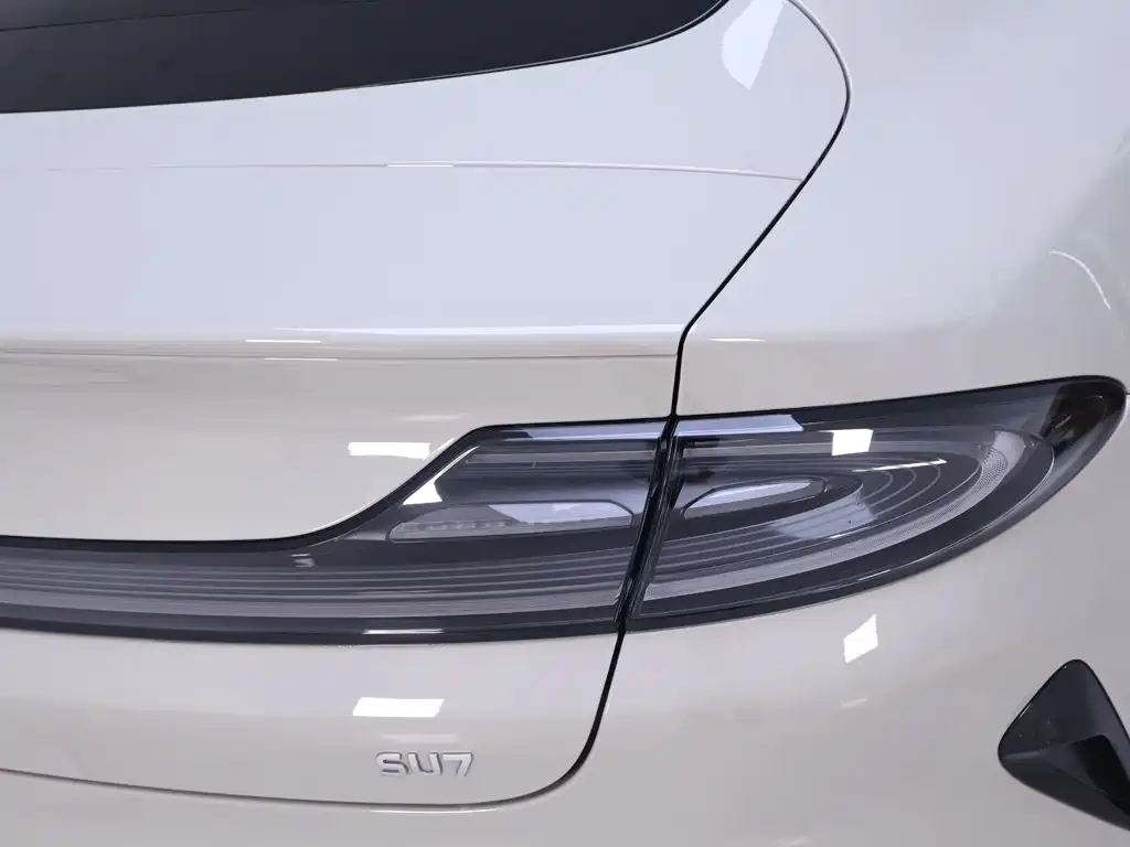 Xiaomi SU7 2024 Edition Rear-wheel Drive Long Range Intelligent Driving Version
