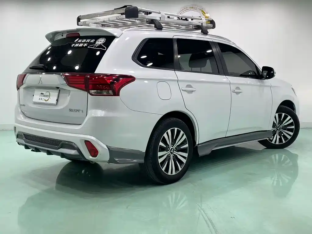Outlander 2021款 Facelift 2.0L 2WD Enjoyment Edition 7-seat