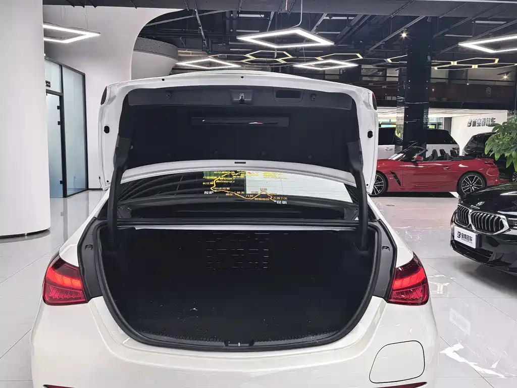 Mercedes-Benz C 350 eL 2024 Facelift