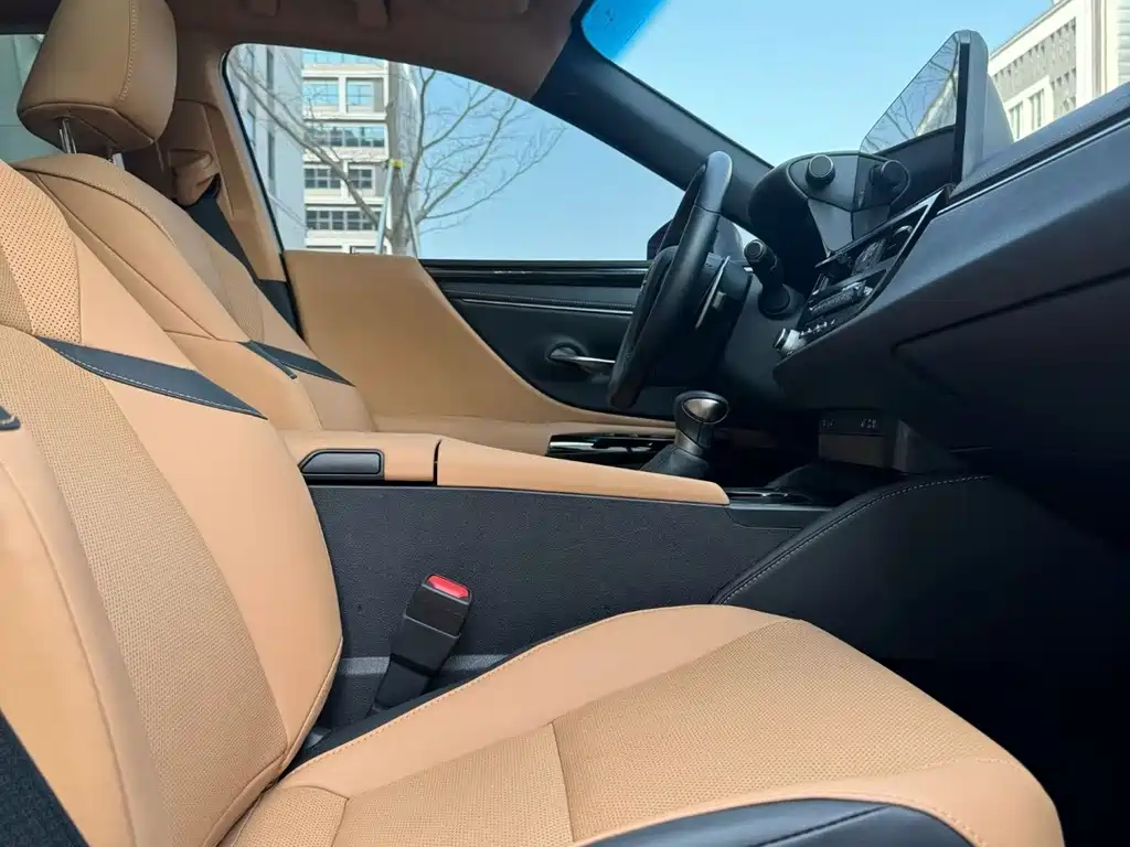 Lexus ES 2022 300h Premium Edition