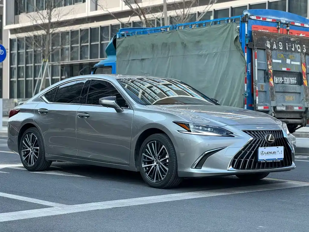 Lexus ES 2022 300h Premium Edition