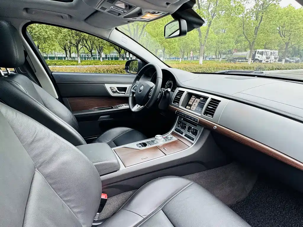 Jaguar XF 2014款 XF 2.0T Fenghua Edition