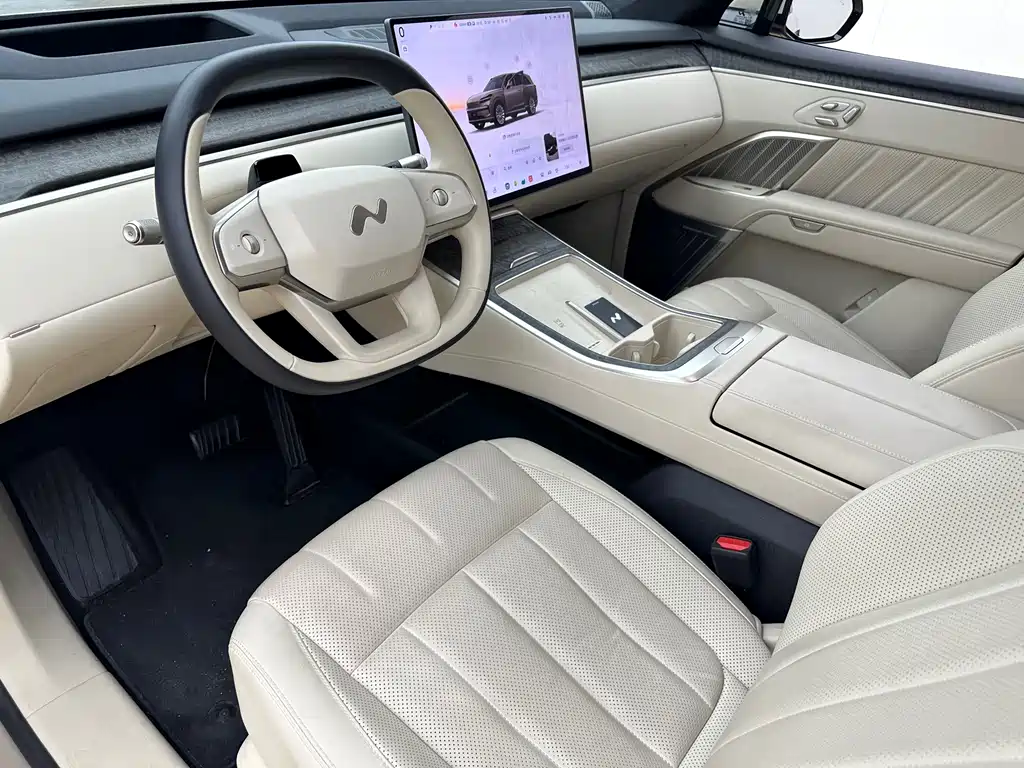 L90 Ultra 2025 6-seat edition