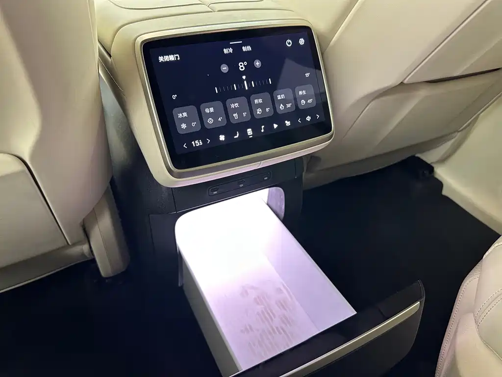 L90 Ultra 2025 6-seat edition