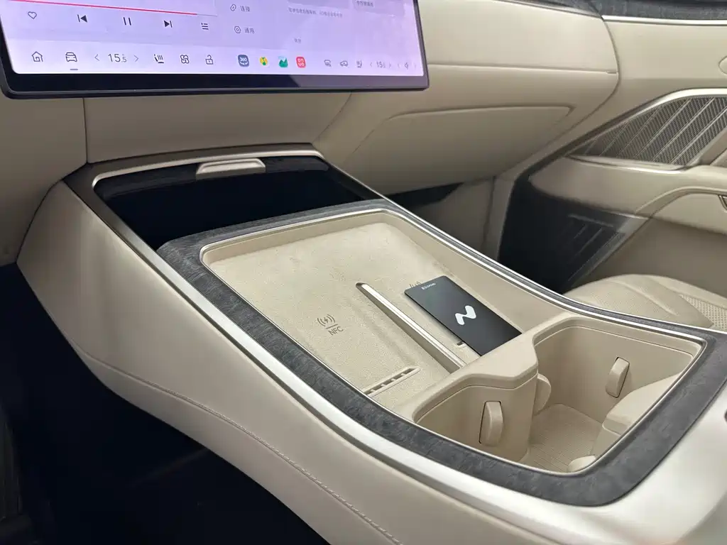 L90 Ultra 2025 6-seat edition