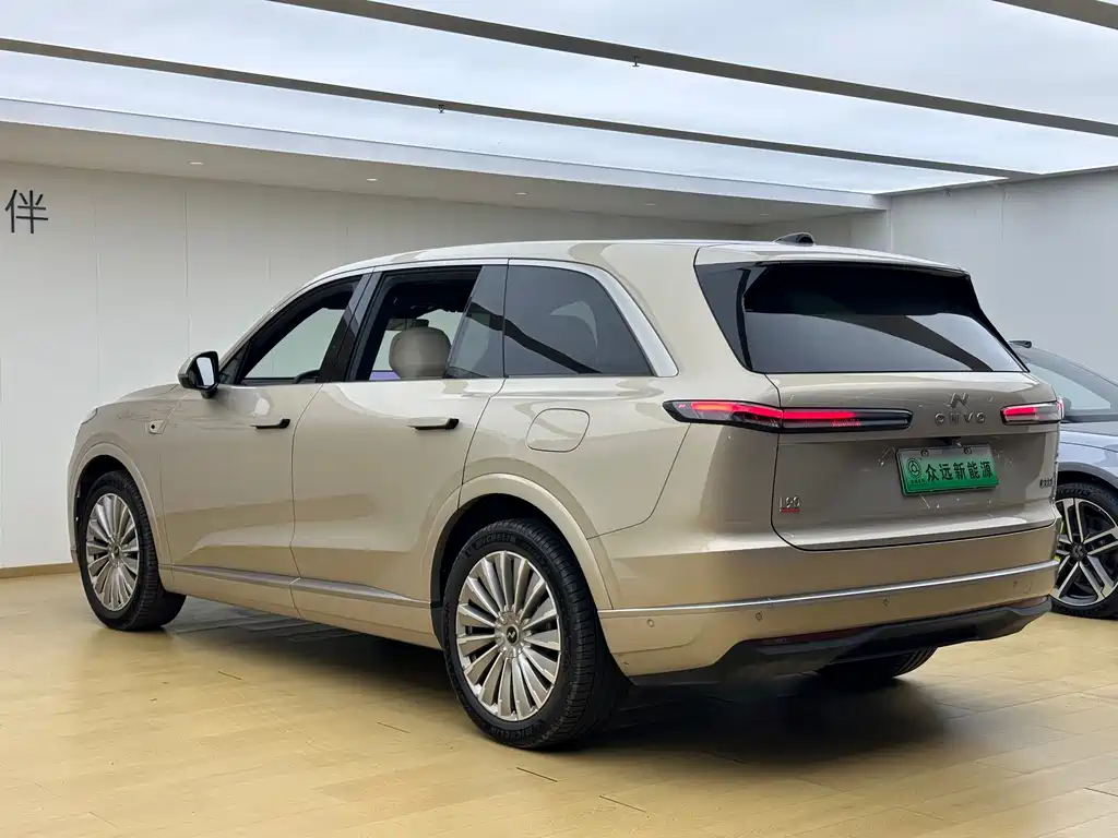 L90 Ultra 2025 6-seat edition