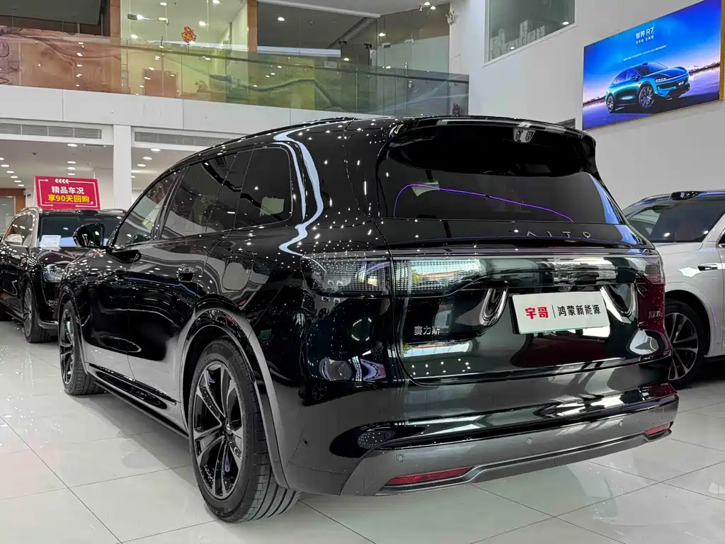 SUV M8 2025 Edition Range-Extended Ultra Version 53.4kWh 5-Seat Version 192-line LiDAR)