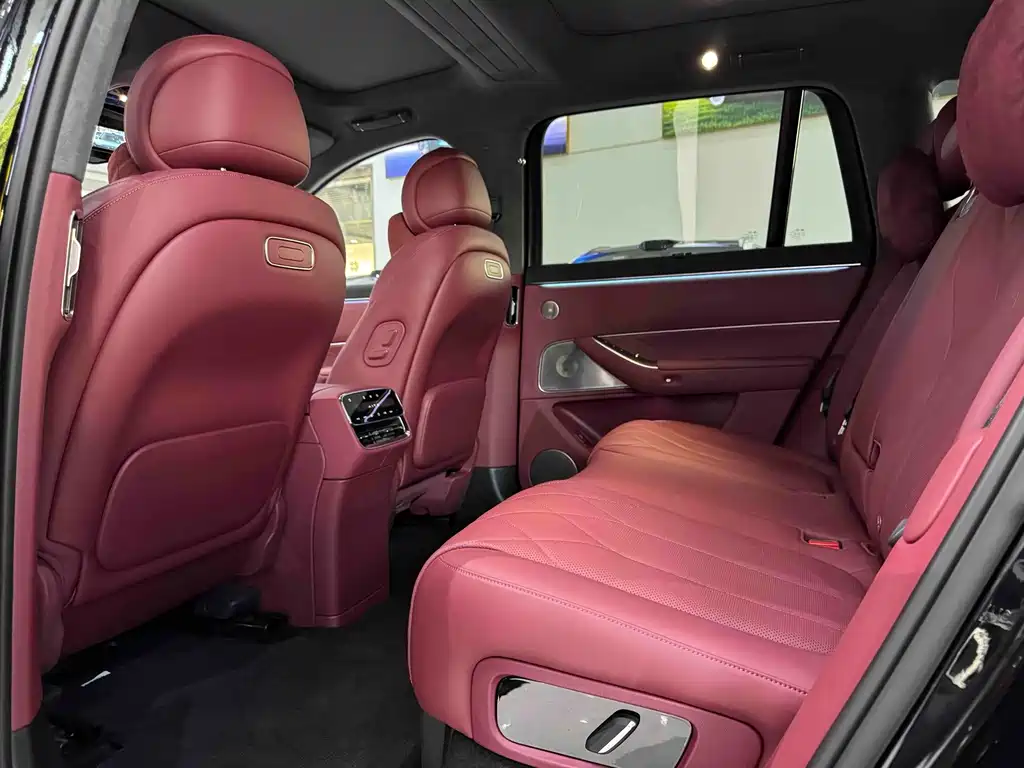 SUV M8 2025 Edition Range-Extended Ultra Version 53.4kWh 5-Seat Version 192-line LiDAR)