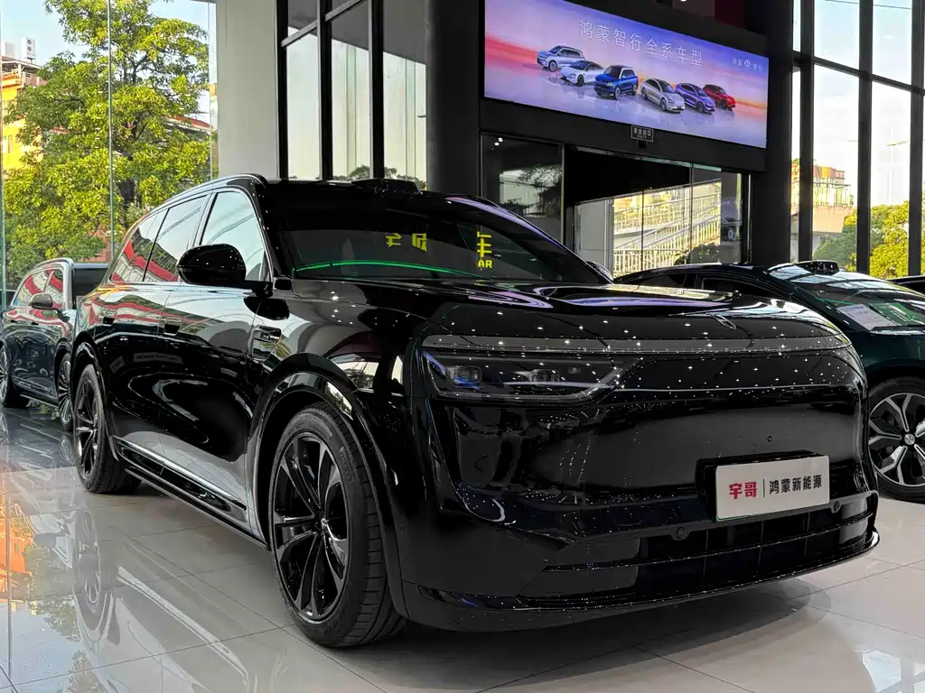 SUV M8 2025 Edition Range-Extended Ultra Version 53.4kWh 5-Seat Version 192-line LiDAR)