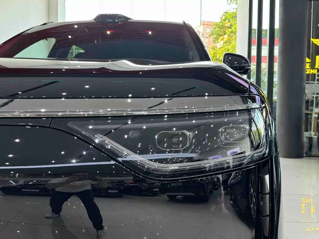 SUV M8 2025 Edition Range-Extended Ultra Version 53.4kWh 5-Seat Version 192-line LiDAR)