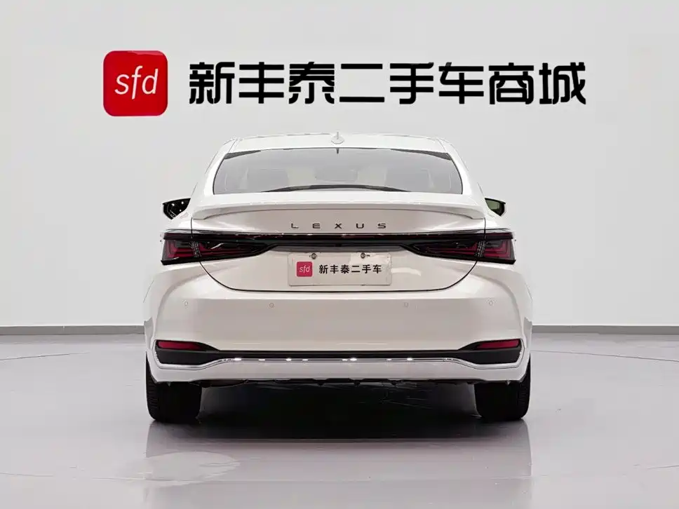 Lexus ES 2025 300h Premium Edition