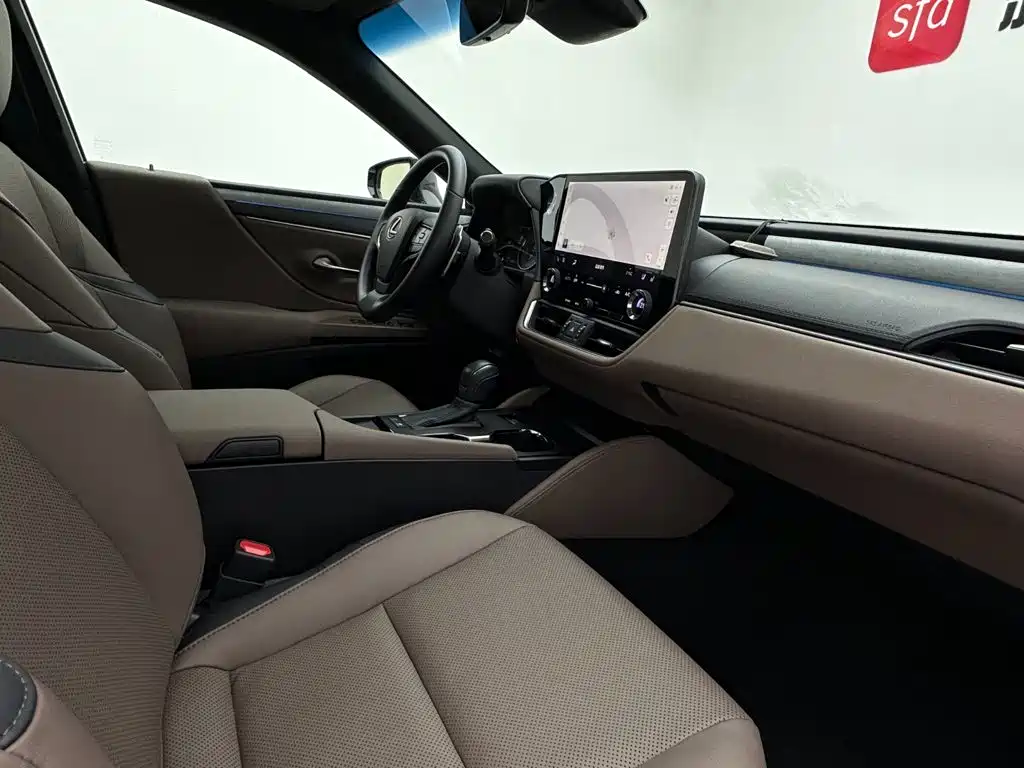 Lexus ES 2025 300h Premium Edition