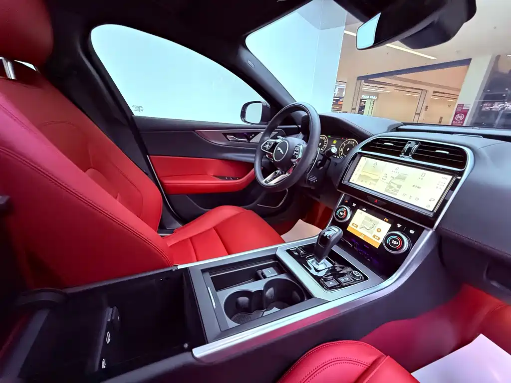 Jaguar XEL 2025 Edition 2.0T 250PS R-DYNAMIC 90th Anniversary Edition