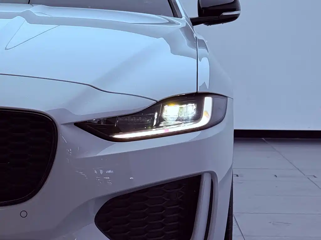 Jaguar XEL 2025 Edition 2.0T 250PS R-DYNAMIC 90th Anniversary Edition