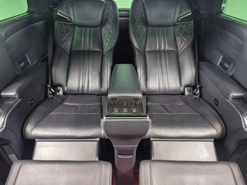 Lexus LM 2020 300h Four-Seater Imperial Edition