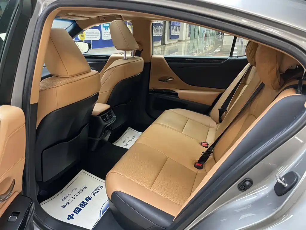 Lexus ES 2022 300h Excellence Edition