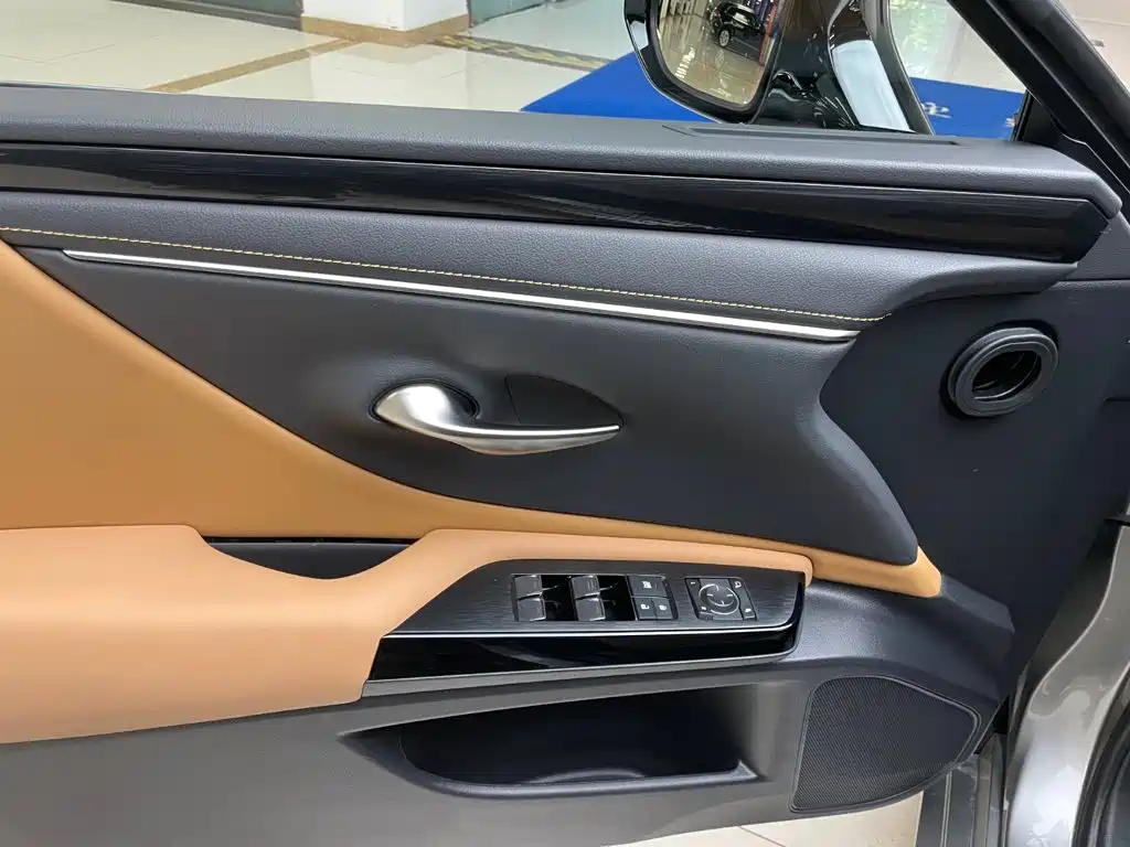 Lexus ES 2022 300h Excellence Edition