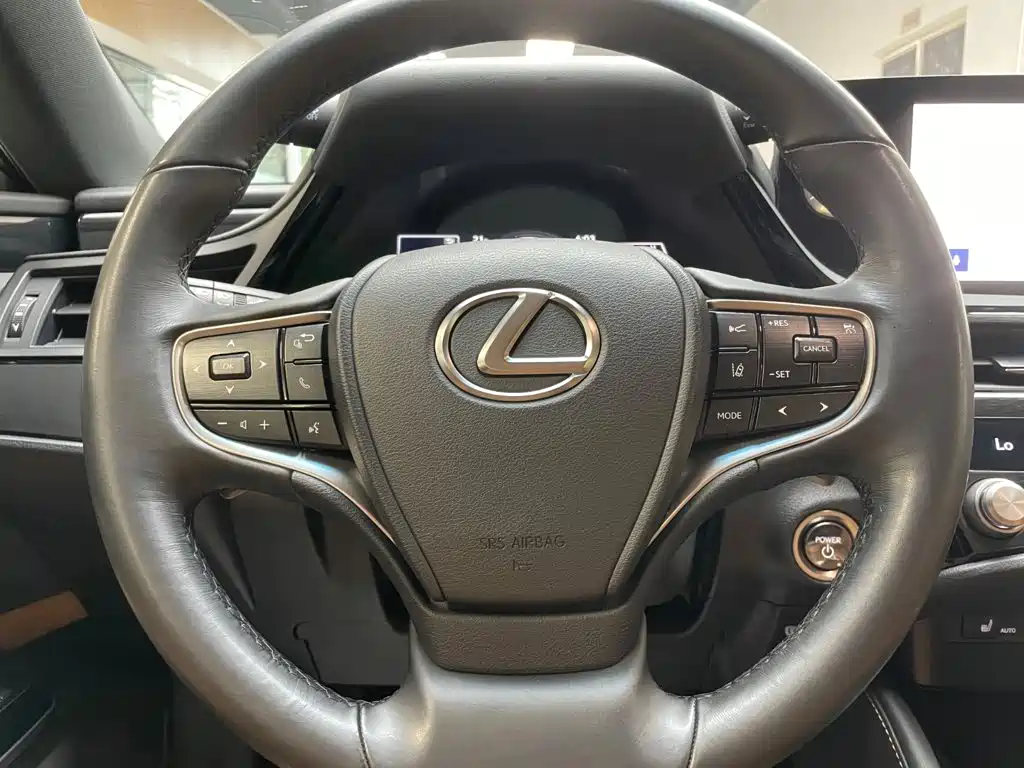 Lexus ES 2022 300h Excellence Edition