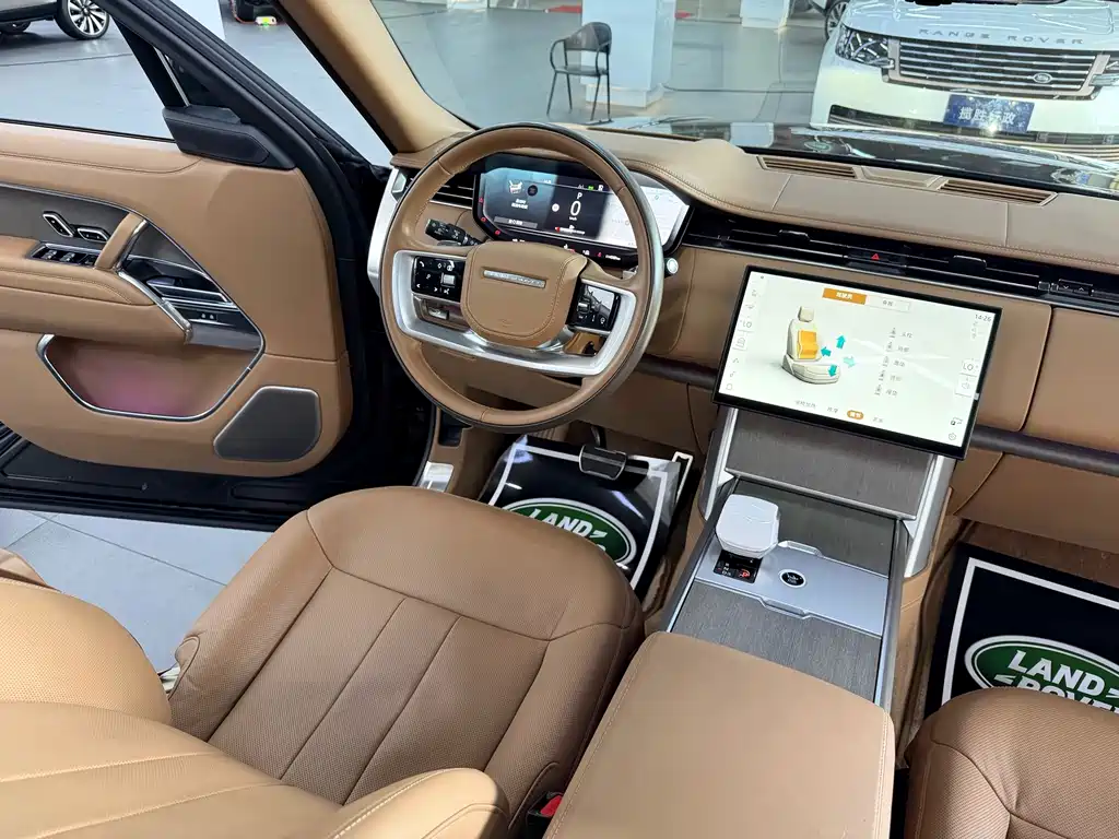 Range Rover 2024 3.0 L6 400PS SV尊荣创世加长版 4座