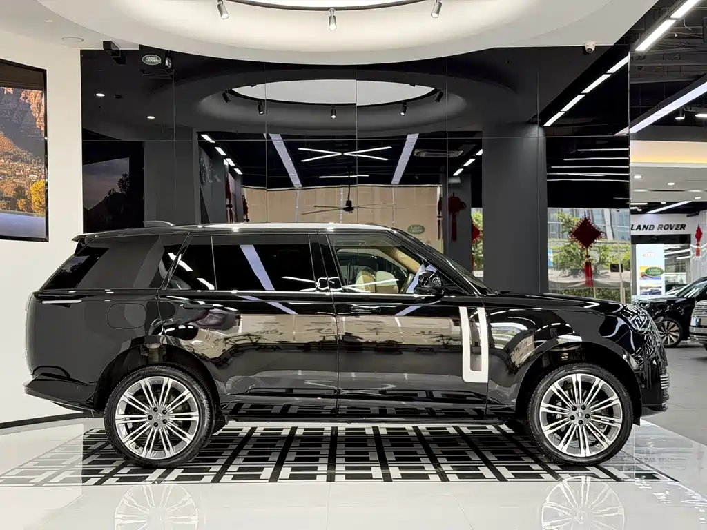 Range Rover 2024 3.0 L6 400PS SV尊荣创世加长版 4座